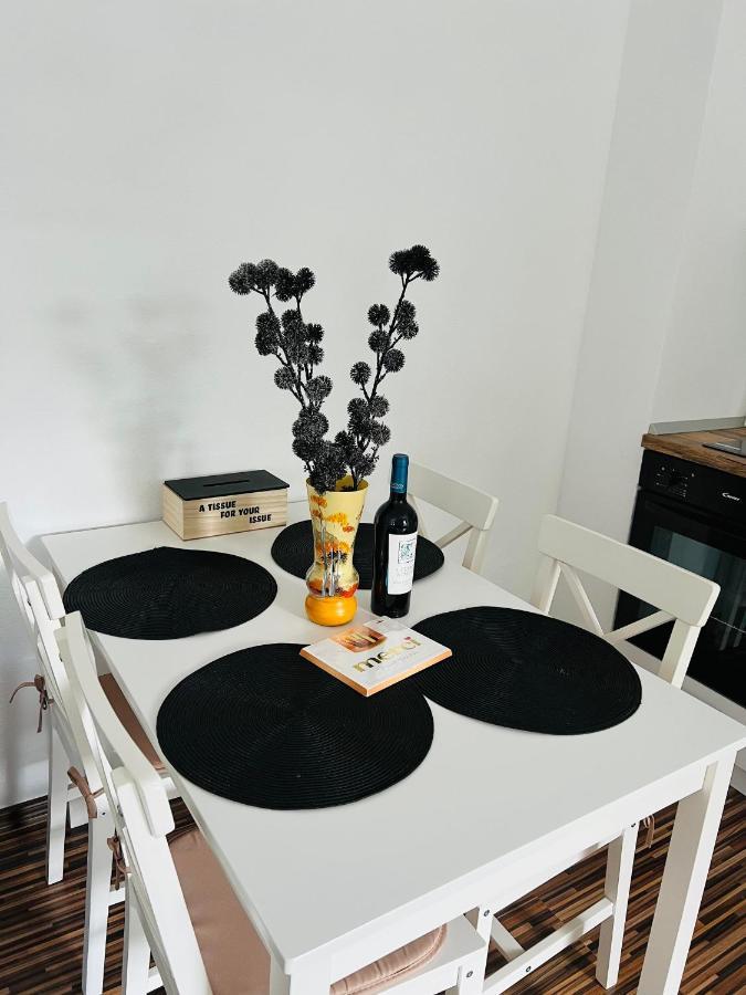 Apartament In Regim Hotelier King Medias Bagian luar foto