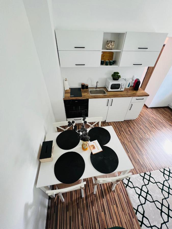 Apartament In Regim Hotelier King Medias Bagian luar foto