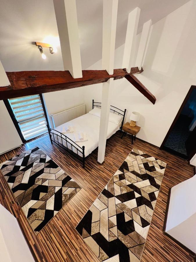 Apartament In Regim Hotelier King Medias Bagian luar foto