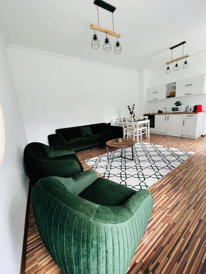 Apartament In Regim Hotelier King Medias Bagian luar foto