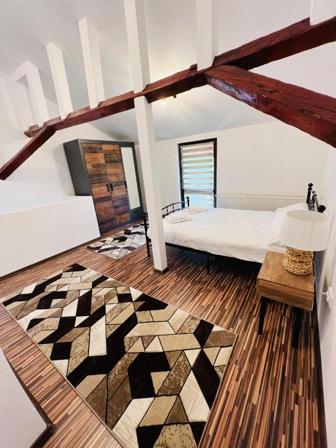 Apartament In Regim Hotelier King Medias Bagian luar foto