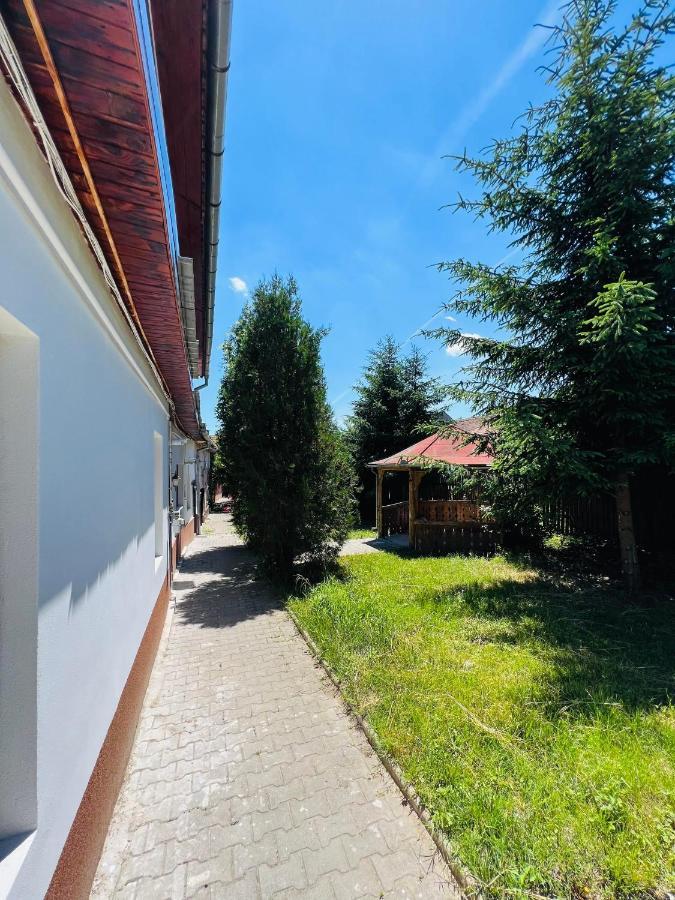 Apartament In Regim Hotelier King Medias Bagian luar foto