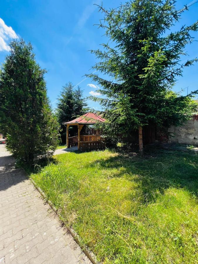 Apartament In Regim Hotelier King Medias Bagian luar foto