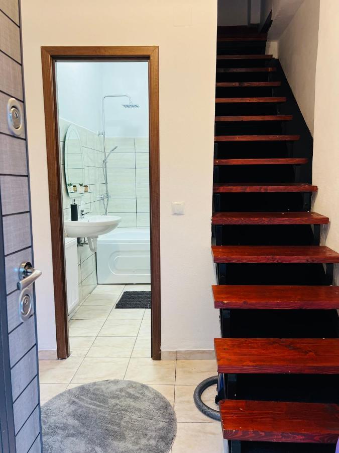 Apartament In Regim Hotelier King Medias Bagian luar foto